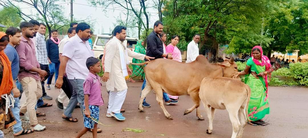Shakti News : कुशल कश्यप के नेतृत्व में हसौद तहसील कार्यालय के सामने किया गया गौ-सत्याग्रह आंदोलन