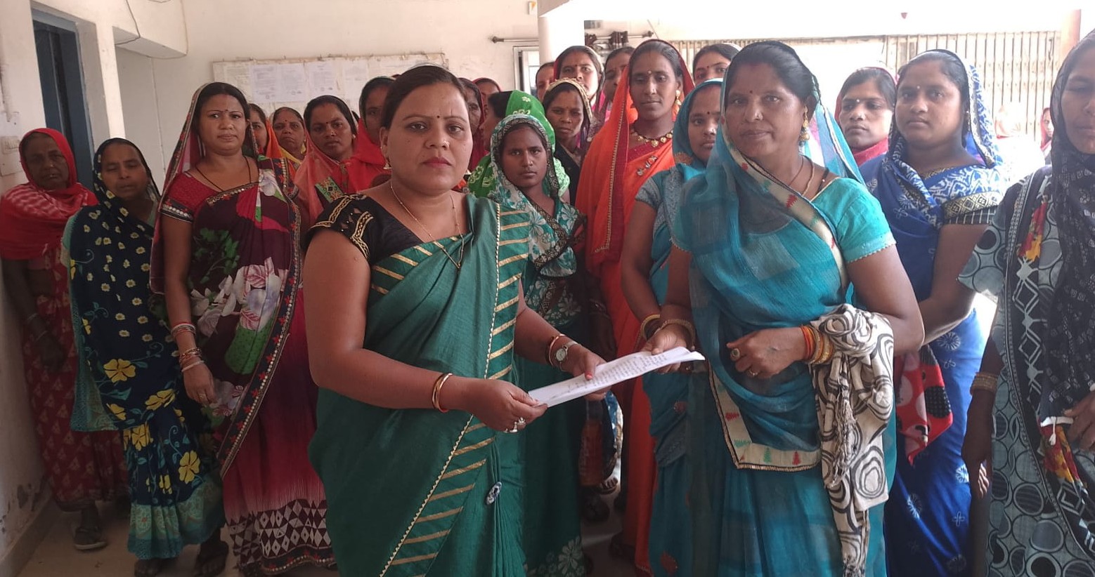 Bilaigarh News : सरपंच के मनमानी के खिलाफ महिलाओ ने सौपा ज्ञापन