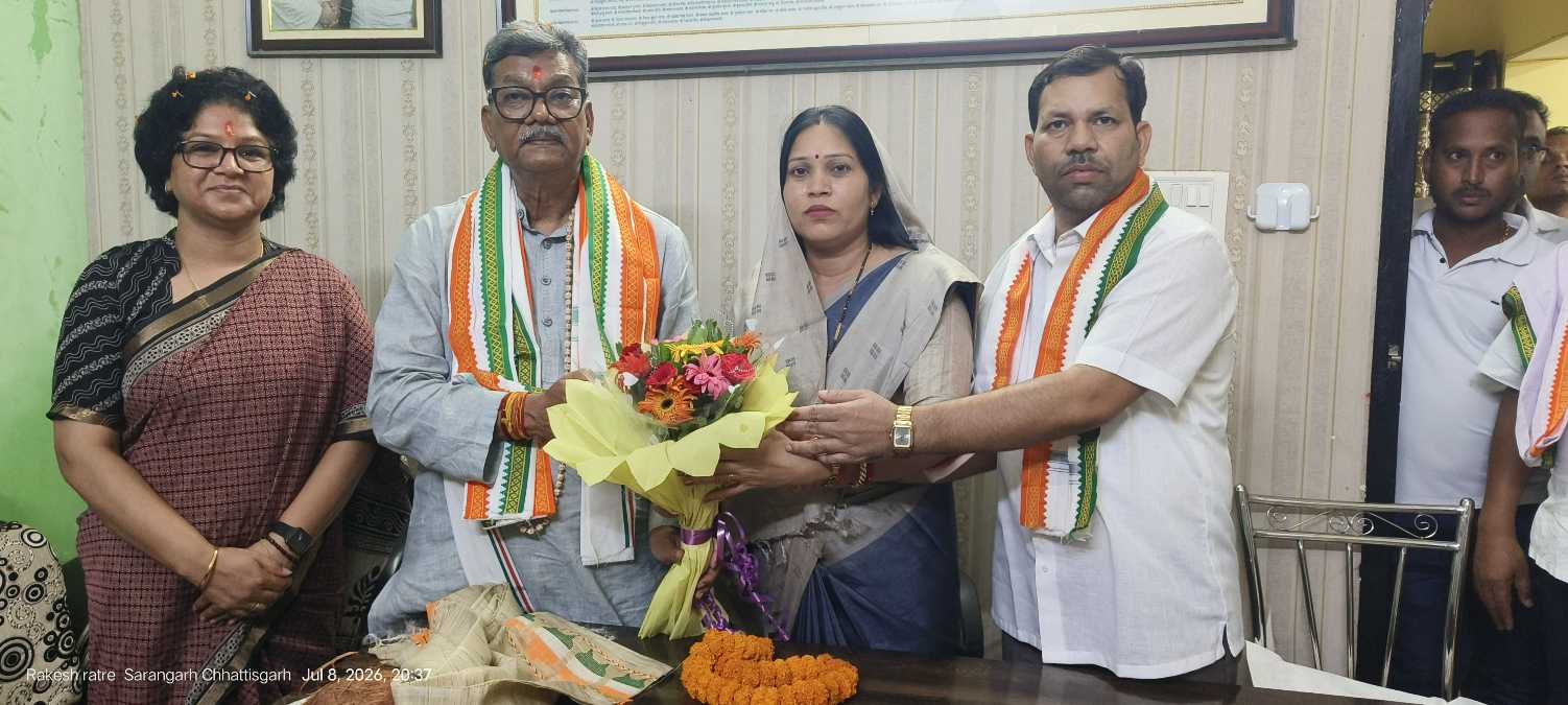 Sarangarh News : सारंगढ़ में नेता प्रतिपक्ष डॉ. चरणदास महंत का भव्य स्वागत, विधायक निवास में जुटे सैकड़ों कांग्रेस कार्यकर्ता
