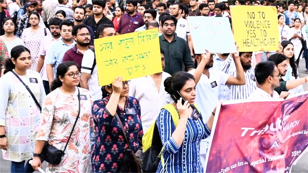 Raipur News ; कोलकाता में हुई घटना के विरोध में  पूरे देश के अस्पतालों में हड़ताल का असर, OPD बंद, मरीज परेशान…