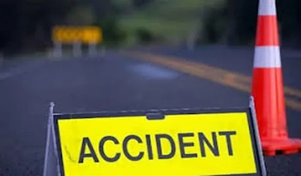 Raigarh news : रायगढ़ में दर्दनाक सड़क हादसा: खड़े ट्रेलर से बोलेरो की जोरदार टक्कर, 2 की दर्दनाक मौत, 4 गंभीर घायल