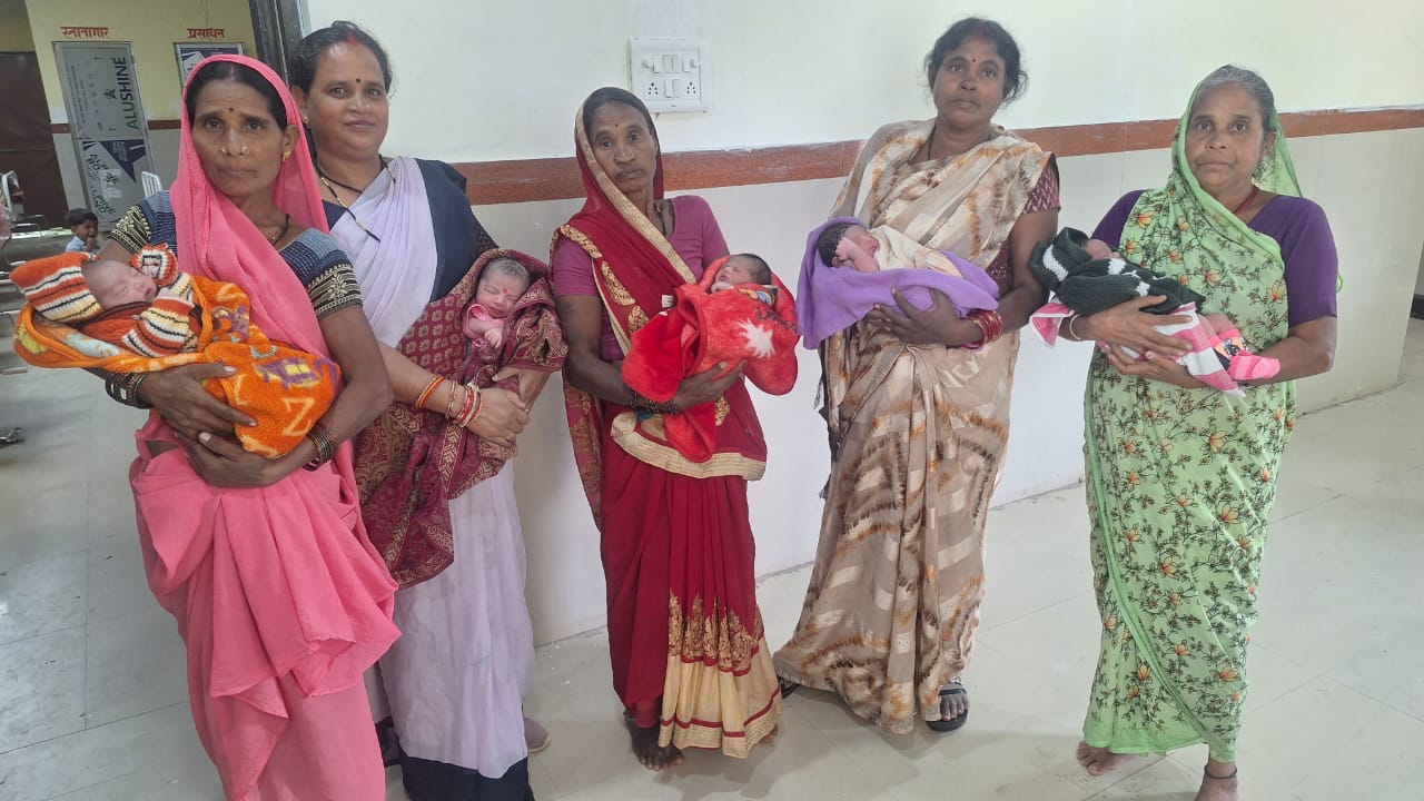 Bilaigarh News : सरकारी अस्पताल में एक दिन में 5 बच्चों ने लिया जन्म: सामुदायिक स्वास्थ्य केंद्र बिलाईगढ़ में मरीजों का बढ़ रहा भरोसा, जच्चा बच्चा दोनो स्वस्थ