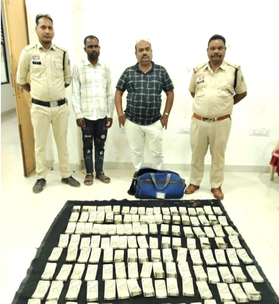 Mahasamund news : महासमुंद में टेमरी नाका पर 75 लाख नकदी सहित 85 लाख की संपत्ति जब्त, सोना-चांदी व्यापार का दावा, जांच जारी।