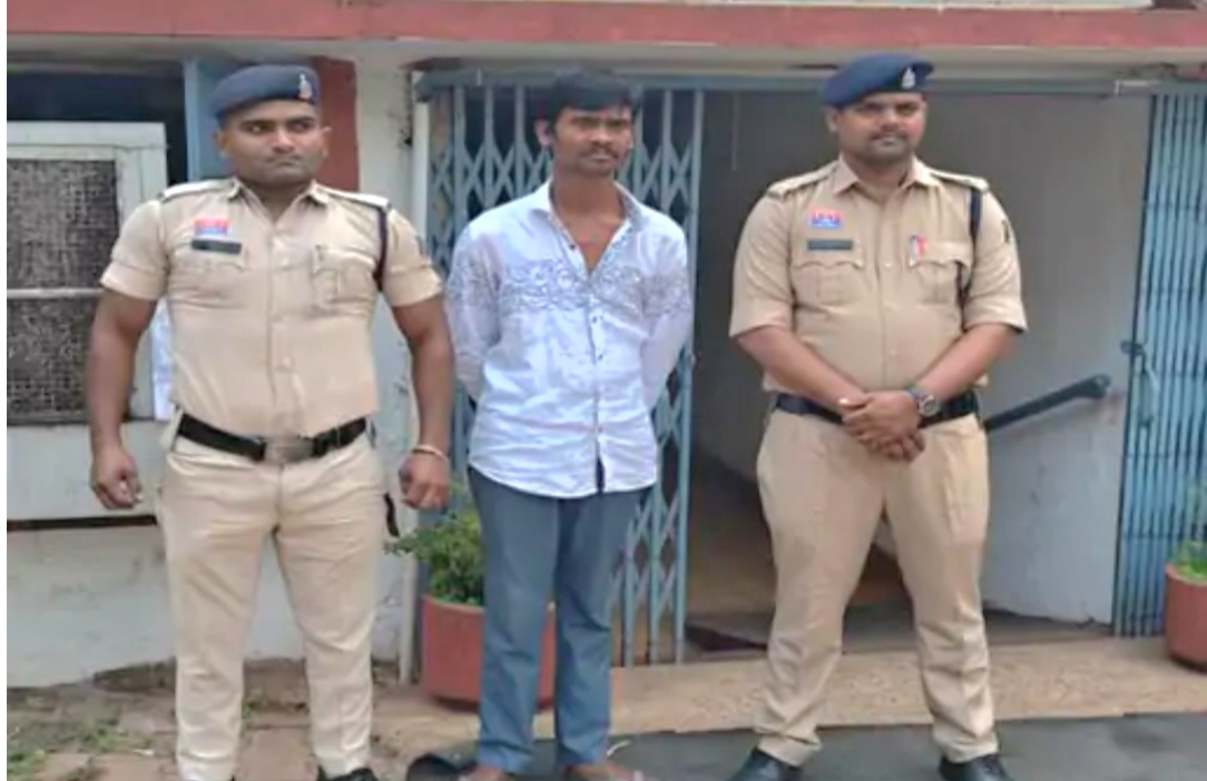 Durg news : भाई ने भाई को फावड़े से मारा: नशे में कर भाई ने भाई को फावड़े से मारा: नशे में कर दी  हत्याकांड, नशे की लत में भाई ने उतारा बड़े भाई को मौत जा घाट   हत्याकांड, नशे की लत में भाई ने उतारा बड़े भाई को मौत जा घाट