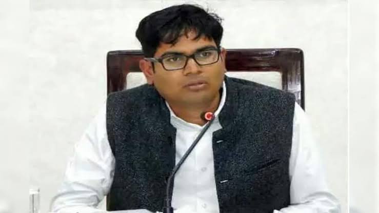 Raipur News : मंत्री ओपी चौधरी की बड़ी कार्रवाई.. तीन उप पंजीयक को किया संस्पेंड