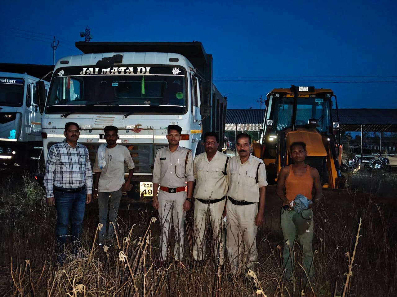 Rajnandgaon News : निगरानी बढ़ी तो तस्करी फेल: राजनांदगांव की छापेमारी में चार वाहनों पर छापा