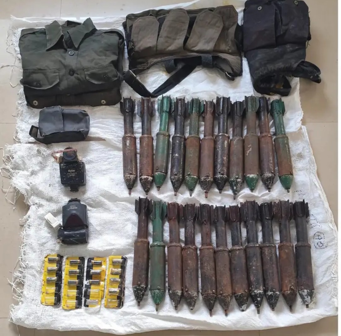 Gariyaband news : गरियाबंद : नक्सली खजाने पर पुलिस का सिक्का, 46 लाख नकदी समेत IED बमों का डंप भंडाफोड़