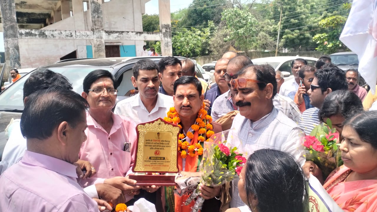 Bilaspur News : केन्द्रीय राज्यमंत्री श्री तोखन साहू का कर्मचारी संगठनों ने किया अभिनंदन
