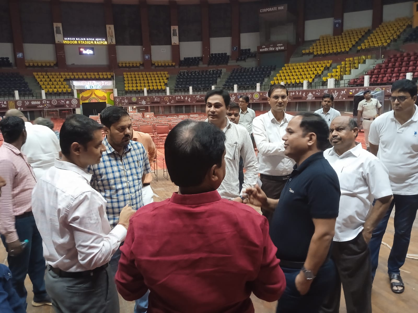 Raipur News : इंडोर स्टेडियम में जोहार तिरंगा कार्यक्रम की तैयारियों का विधायक व कलेक्टर ने लिया जायजा