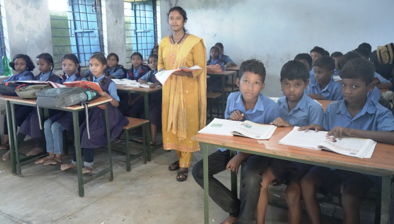 Korba News : पहाड़ी कोरवा ममता की जिंदगी में थी उलझनों की मोड़, कलेक्टर ने शिक्षा से दिया नाता जोड़