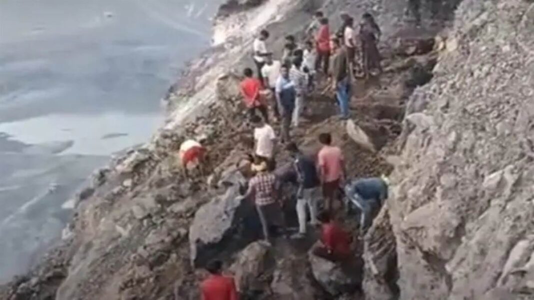 Korba News : कोयला खनन के दौरान मिट्टी धसकने से दबकर तीन की मौत