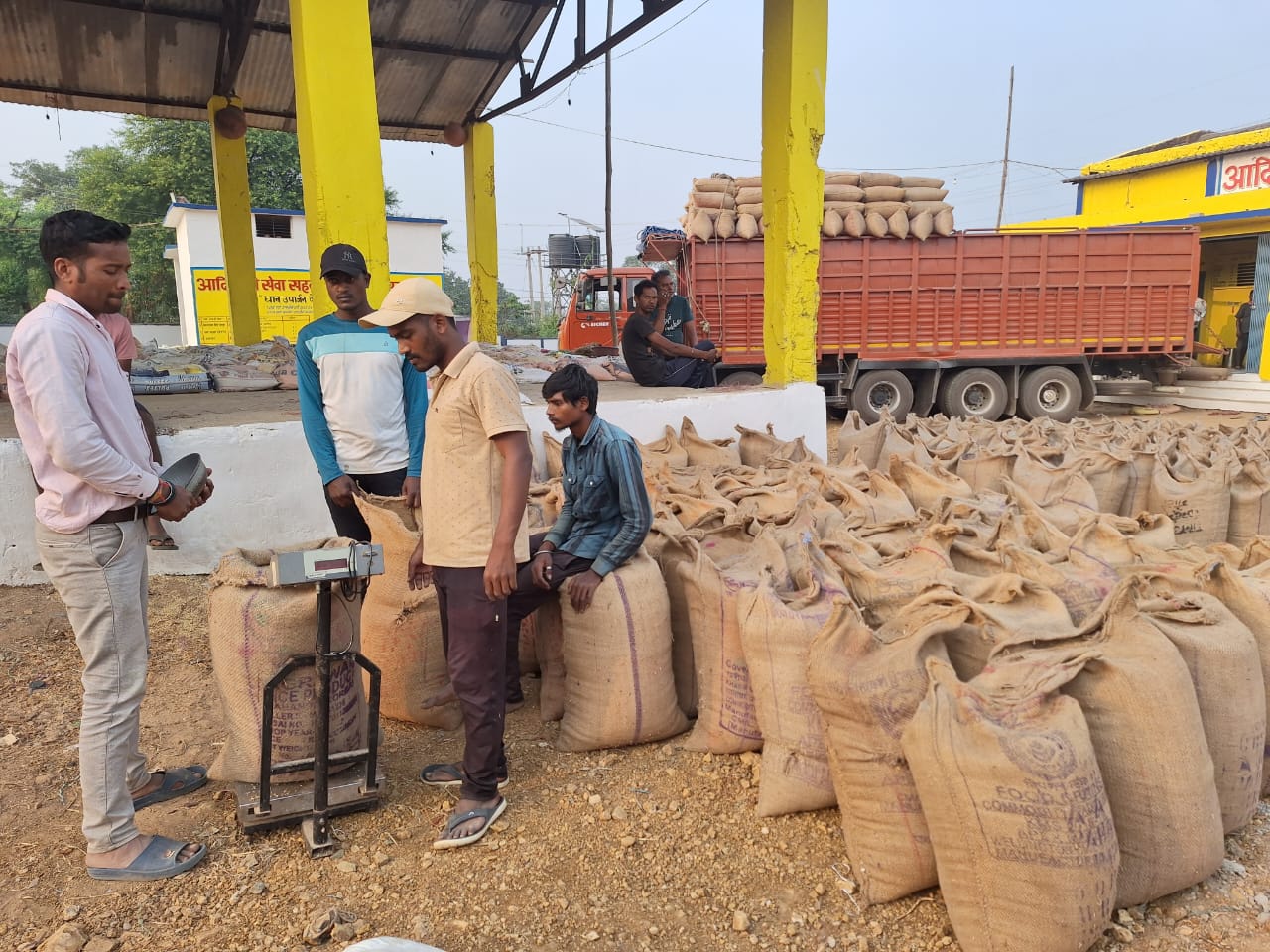 Korba News : बारिश की सम्भावनाओं को देखते हुए कलेक्टर ने धान खरीदी केंद्र में आवश्यक व्यवस्था करने के दिए निर्देश