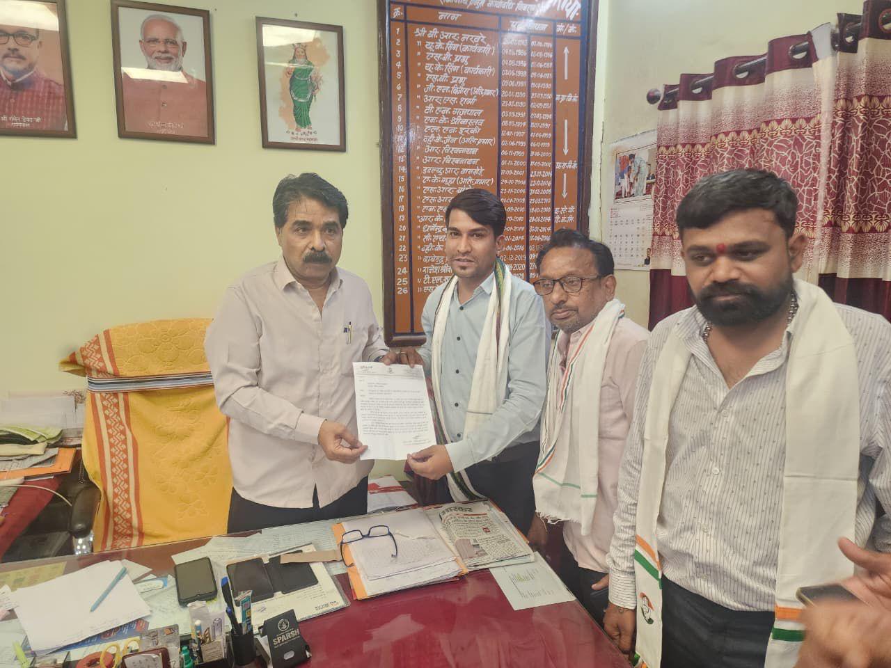 Balod news : कांग्रेस ने विद्युत विभाग को ज्ञापन सौंपा; शहर में अनियमित कटौती व लो-वोल्टेज पर समाधान की मांग