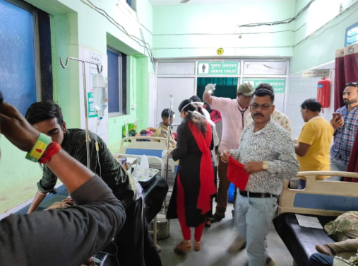 Bilaigarh News : तेज रफ्तार यात्री बस पलटने से दर्जनों यात्री घायल
