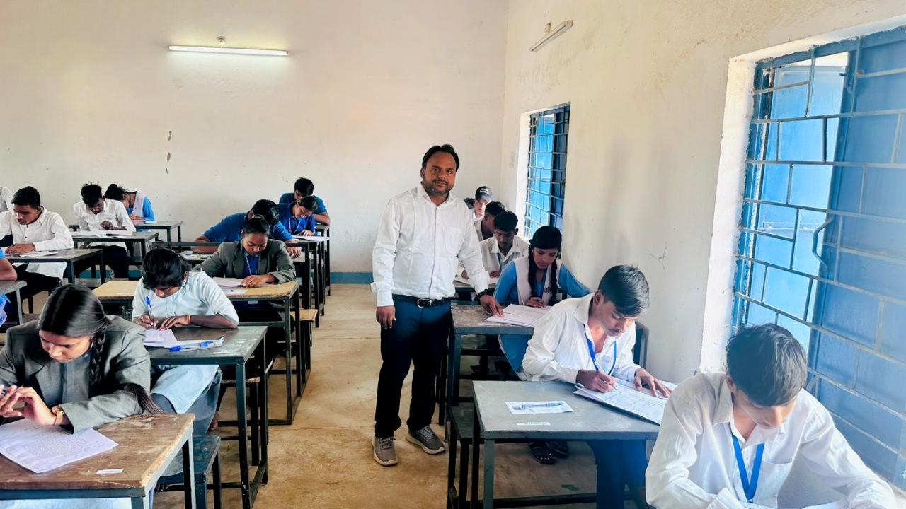 Bilaigarh News : दसवीं और बारहवीं बोर्ड परीक्षाओं का दौर शुरू  6057 विद्यार्थियों ने दी उपस्थिति