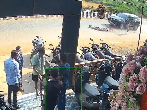 Durg news : 2 साइकिल सवार बच्चे तेज रफ्तार फार्च्यूनर कार की चपेट में