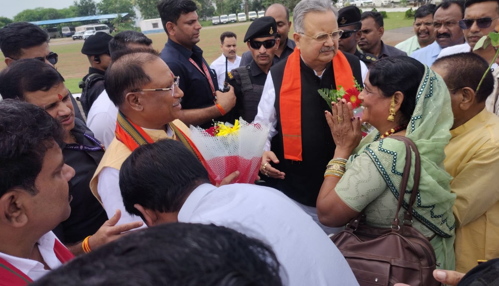 Kabirdham News : मुख्यमंत्री श्री विष्णुदेव साय कवर्धा पहुँचे, हैलीपैड में हुआ अभूतपूर्व स्वागत