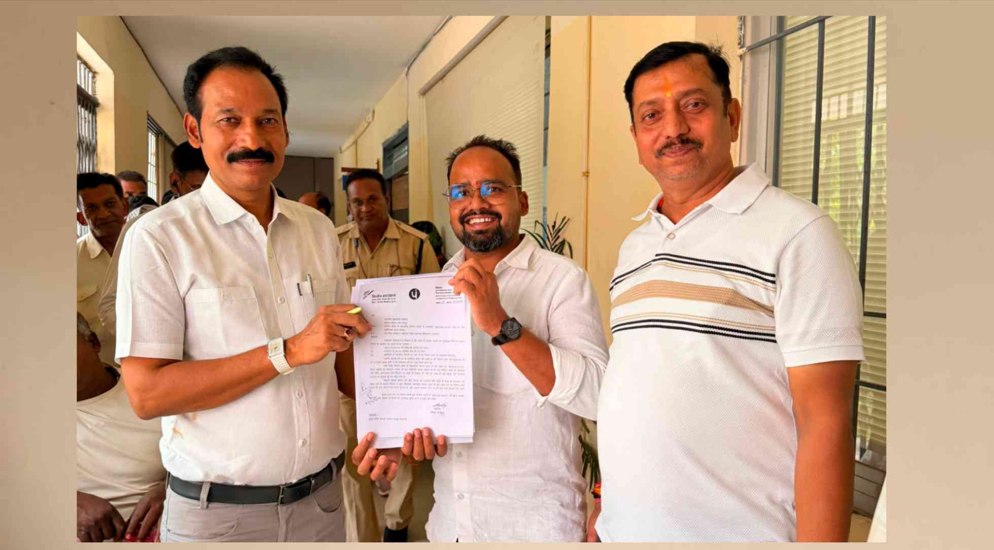 Sarangarh news : सारंगढ़: 'बिलो रेट' टेंडर व्यवस्था खत्म करने की मांग, जिला पंचायत सदस्य विनोद भारद्वाज ने मुख्यमंत्री के नाम सौंपा ज्ञापन