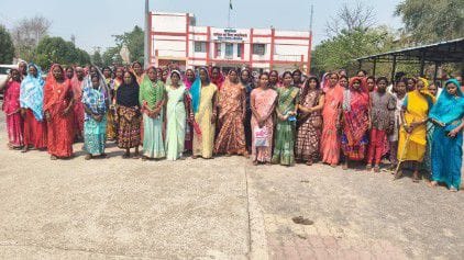 Sarangarh news : शराब दुकान के खिलाफ ग्रामीणों का आक्रोश, छात्राओं-महिलाओं की सुरक्षा पर संकट