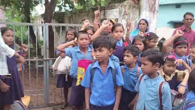 Mahasamund News : शिक्षक की कमी से जूझ रहे शासकीय प्राथमिक शाला पहली से पांचवीं क्लास के बच्चों को पढ़ाने के लिए केवल एक ही शिक्षक