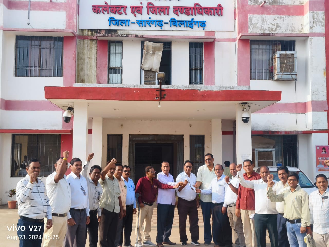 Sarangarh Bilaigarh News : शिक्षक ने युक्तियुक्तकरण की विरोध में मुख्यमंत्री के नाम कलेक्टर को  सौपा ज्ञापन