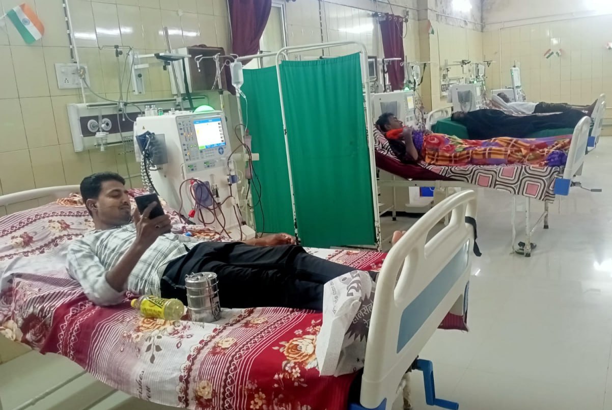 Mahasamund News : महासमुंद जिला चिकित्सालय में किडनी मरीजों को मिल रही निःशुल्क डायलिसिस सुविधा