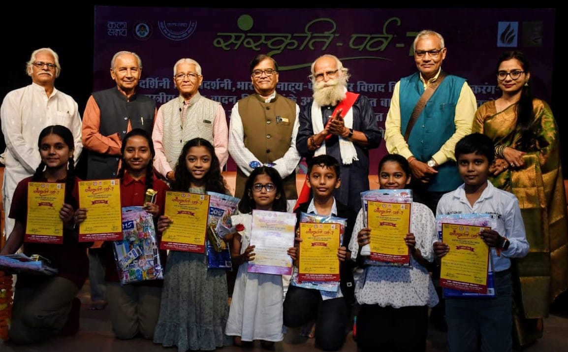 Saranagarh Bilaigarh News: बच्चों ने मनाया वरिष्ठ बाल साहित्यकार पयोधि के बाल साहित्य का उत्सव