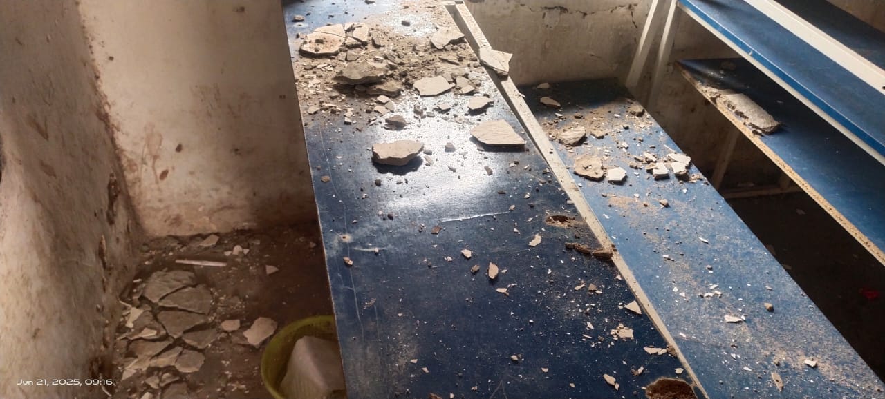Sarangarh News : सेजेश स्वामी आत्मानंद इंग्लिश मिडियम स्कूल बालपुर की हालत चिंताजनक, मरम्मत व नवीन भवन निर्माण की माँग तेज