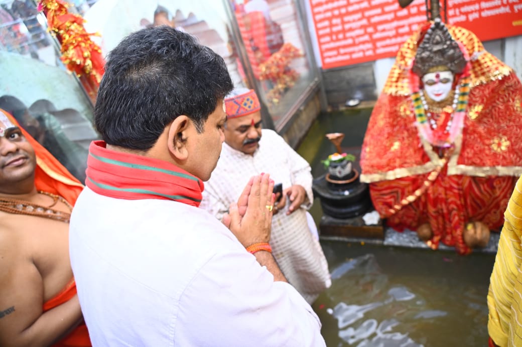 Raipur News : उपमुख्यमंत्री श्री विजय शर्मा ने अमरकंटक में नर्मदा मैय्या और जलेश्वर महादेव मंदिर में की पूजा-अर्चना