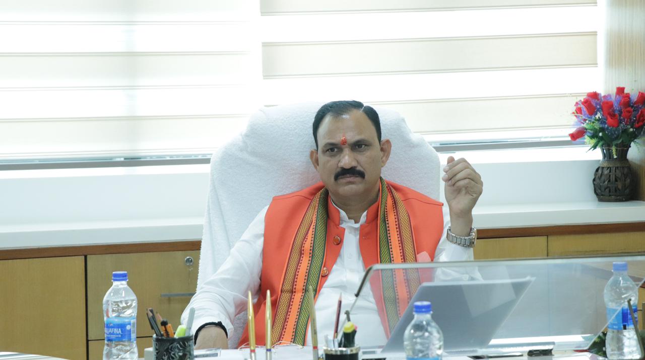 Raipur News : मंत्री श्री श्याम बिहारी जायसवाल ने की स्वास्थ्य विभाग के योजनाओं की समीक्षा