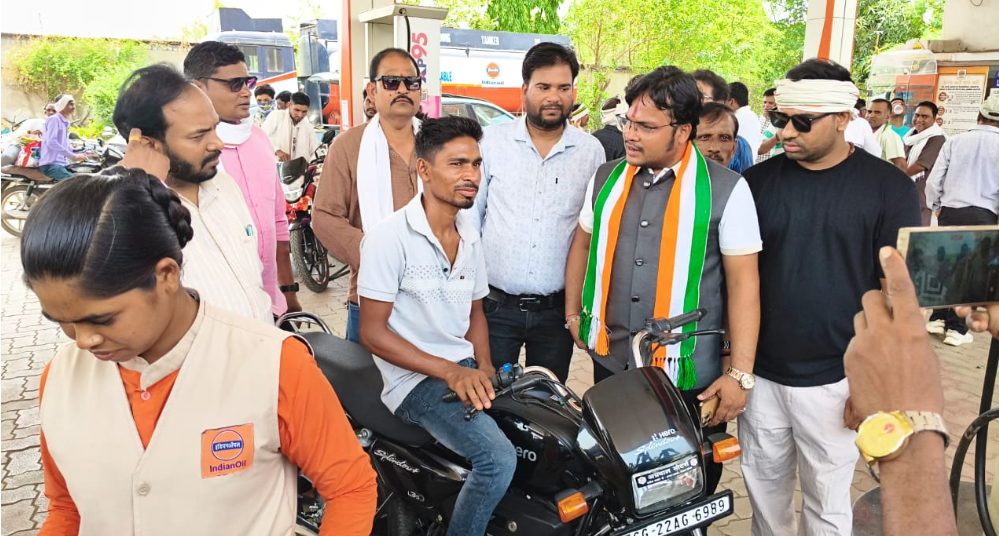 Baloda bazar : पेट्रोल-डीज़ल की वृद्धि पर बलौदा बाजार में कांग्रेस का तीखा प्रदर्शन; सरकार पर हमला।