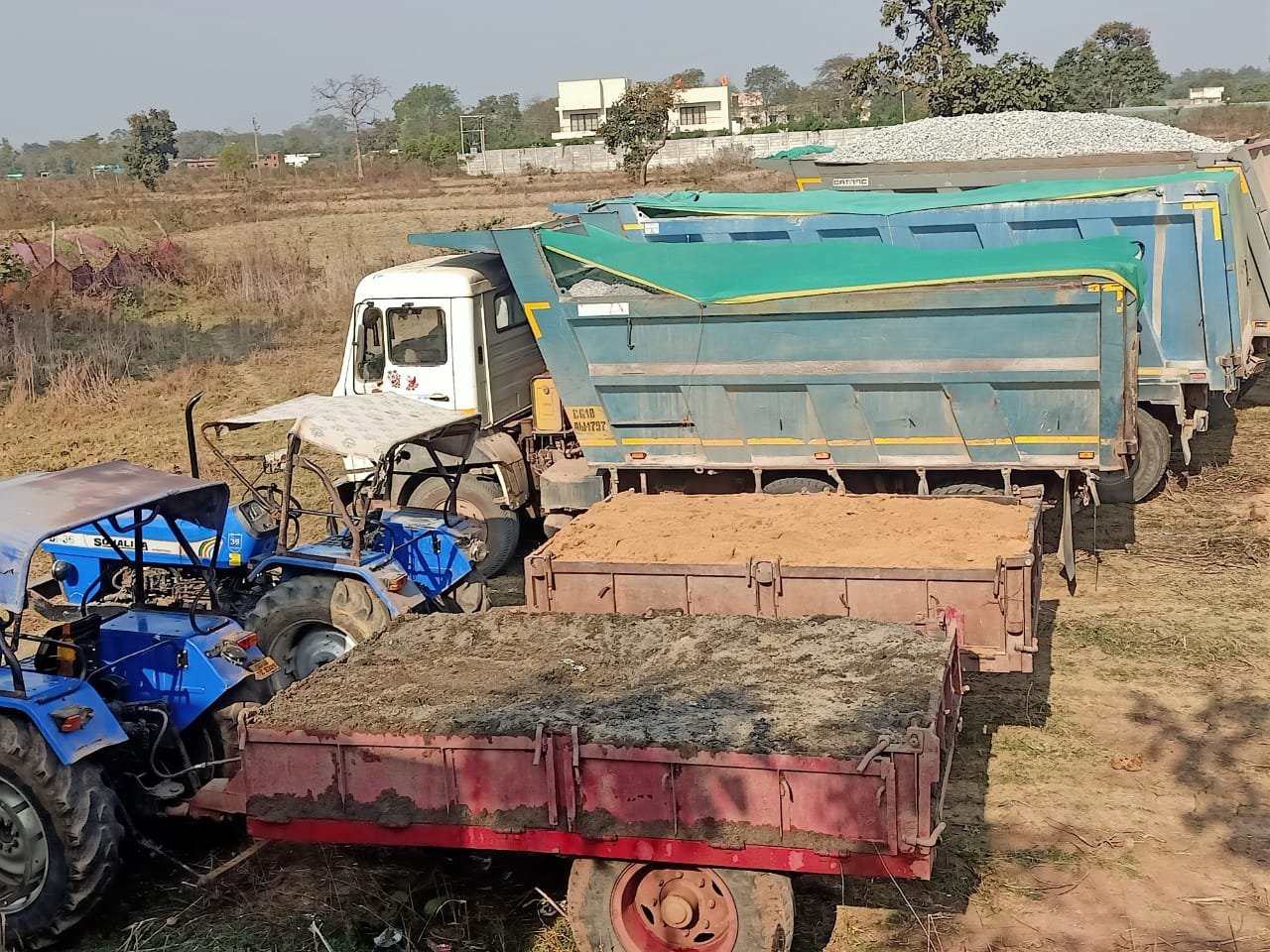 Bilaspur News : अमलडीहा एवं उदईबंद रेत खदान संचालकों को थमाया नोटिस