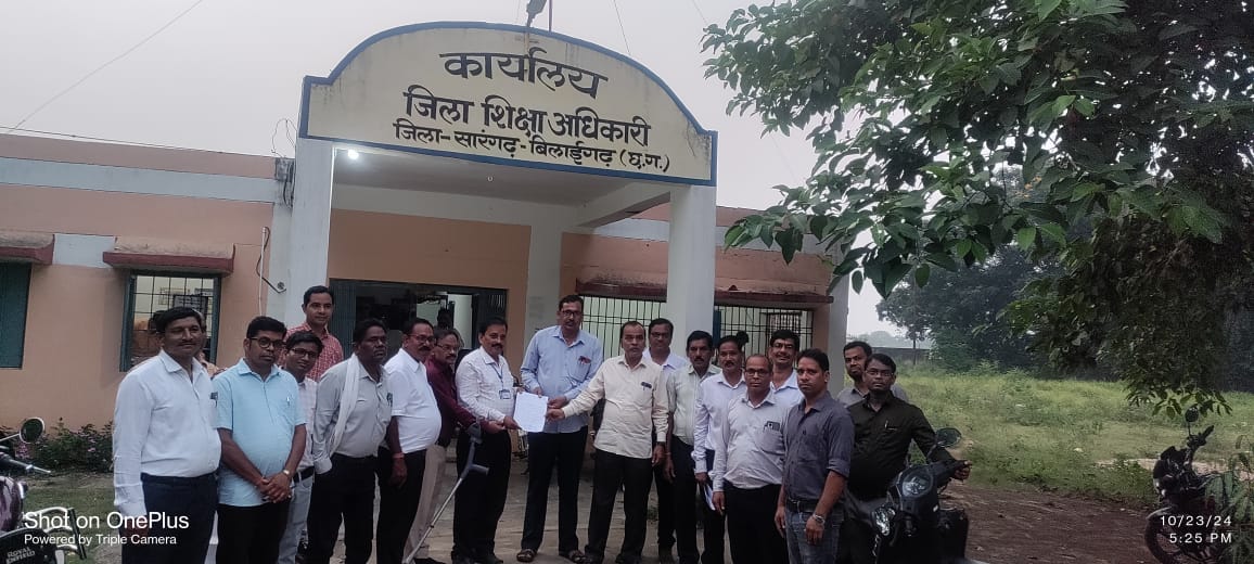 Sarangarh News : छत्तीसगढ़ शिक्षक संघ के प्रतिनिधि मंडल ने जिला शिक्षा अधिकारी से की सौजन्य  मुलाकात