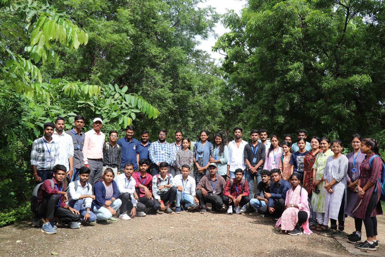 Raipur News : नंदनवन जंगल सफारी में बी.एससी. फॉरेस्ट्री छात्रों का सफल शैक्षिक दौरा